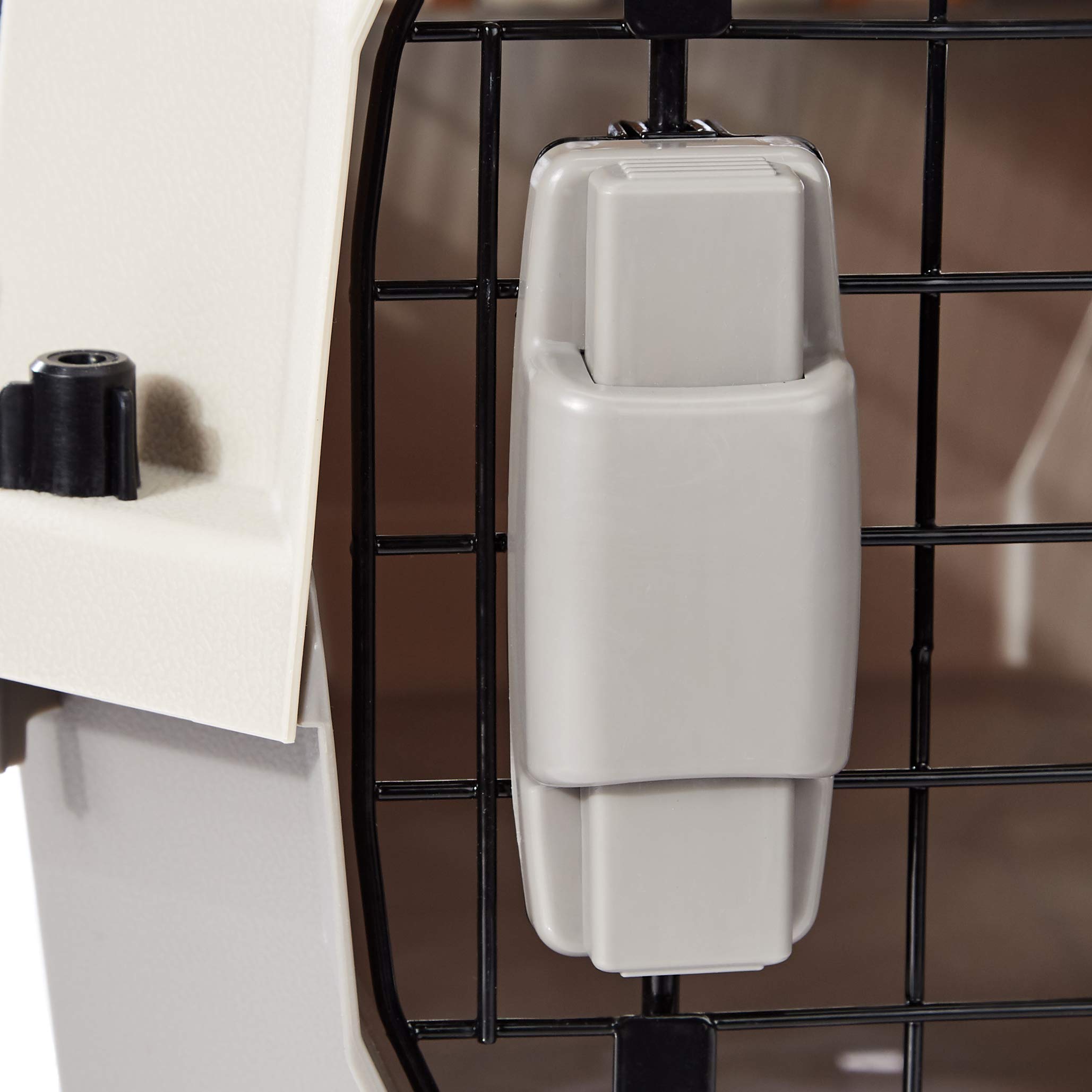 Durable Plastic Pet Carrier with Buckle Door