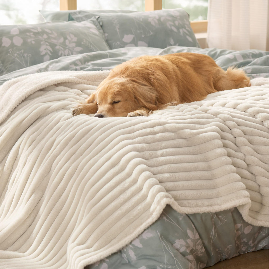 Waterproof Fleece Pet Blanket for Dogs and Cats