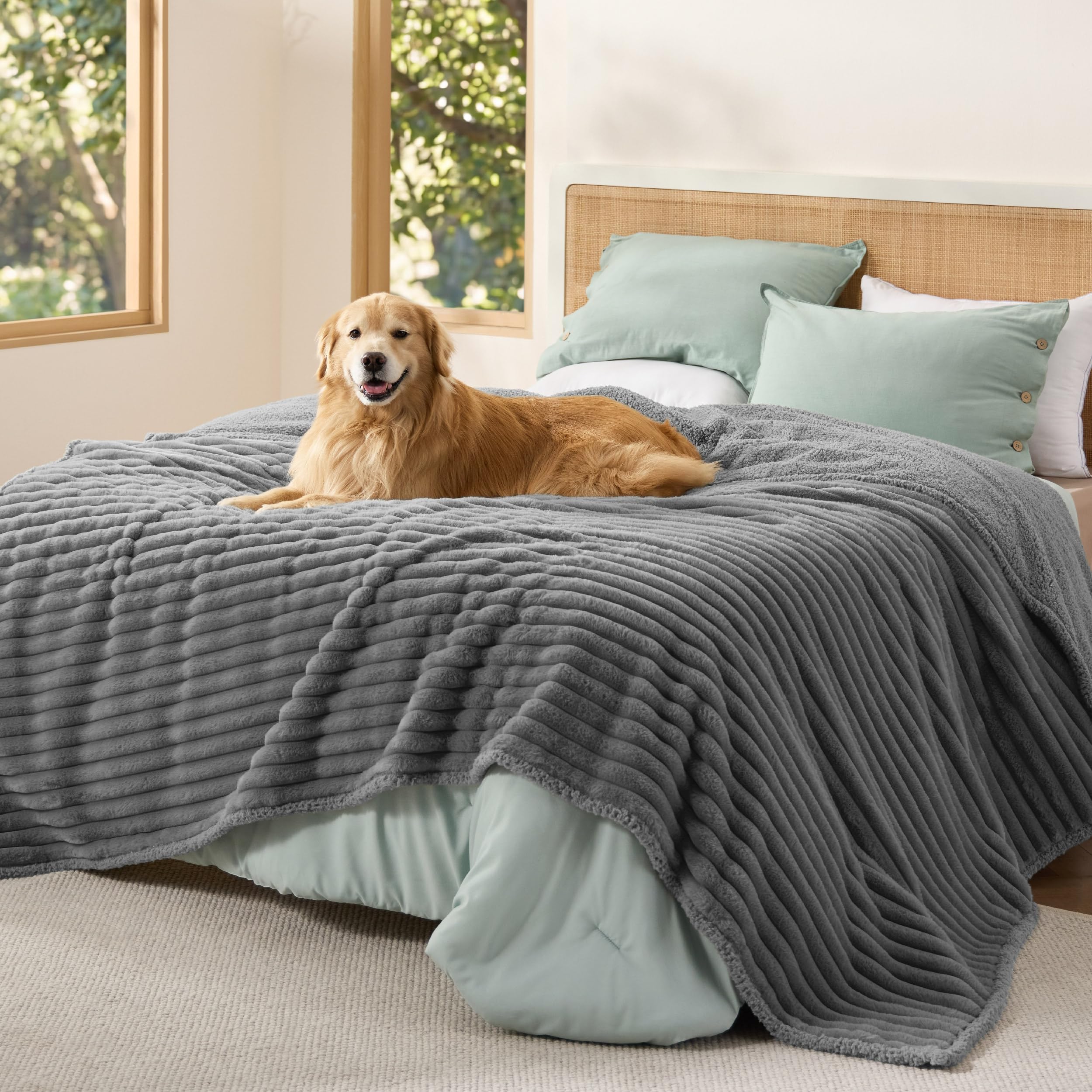 Waterproof Fleece Pet Blanket for Dogs and Cats